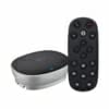 Logtiech Group control remoto en fondo blanco